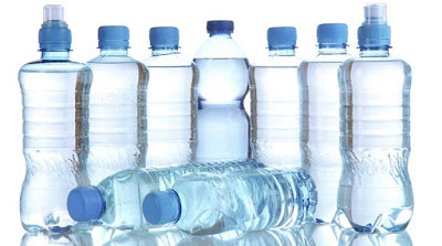 Πλαστικά μπουκάλια : Οι κίνδυνοι που «παραμονεύουν» όταν μένουν στον ήλιο ή τη ζέστη - Φωτογραφία 1