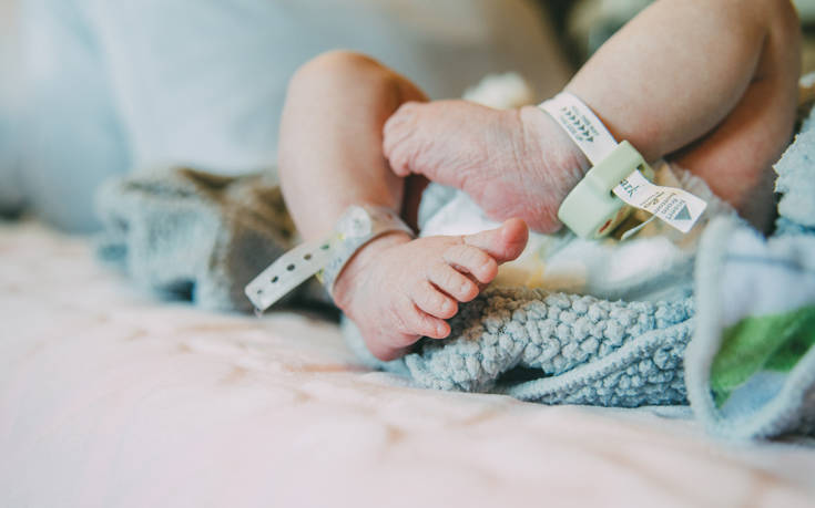 Νεογέννητο μωράκι 13 ημερών με κορονοϊό πέθανε - Φωτογραφία 1