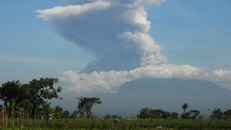 Ινδονησία: Εξερράγη δυο φορές το ηφαίστειο Μεράπι - Φωτογραφία 1