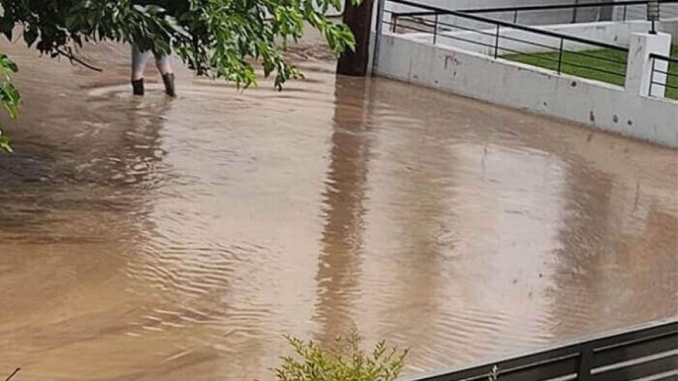 Πλημμύρισε ποτάμι στις Σέρρες, «άνοιξαν οι ουρανοί» στη Χαλκιδική - Φωτογραφία 1