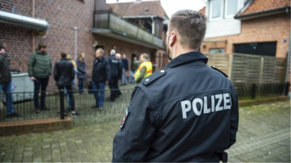 Γερμανία: Συγκρούσεις αστυνομικών με κατοίκους που είχαν τεθεί σε καραντίνα - Φωτογραφία 1
