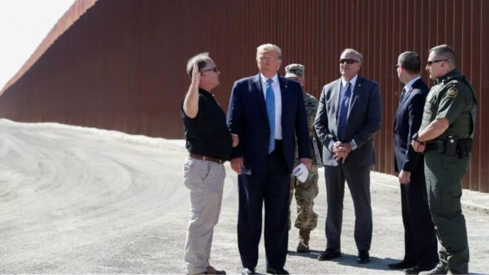 ΗΠΑ: Στην Αριζόνα για να γιορτάσει τα 212 μίλια επέκτασης του συνοριακού τείχους ο Τραμπ - Φωτογραφία 1
