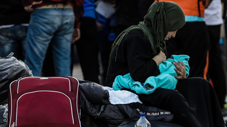 Πρόσφυγες περιθάλπουν τον Έλληνα σπιτονοικοκύρη τους που έμεινε κατάκοιτος - Φωτογραφία 1