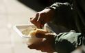 Πείνα κτυπά ραγδαία την Πάτρα. 900 οικογένειες σε συσσίτια