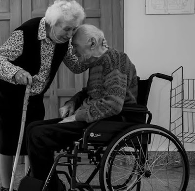 Μια συγκινητική ιστορία, ενός ζευγαριού ηλικιωμένων που ενώθηκε ξανά μετά την καραντίνα - Φωτογραφία 1