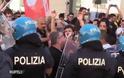 Βίντεο: Συγκρούσεις διαδηλωτών καλλιτεχνών με αστυνομικούς στο κέντρο της Ρώμης - Φωτογραφία 2