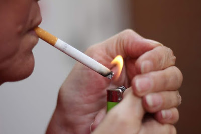 Κάπνισμα και το Ατμισμα επιβαρύνει αρτηρίες, πνεύμονες και οδηγεί σε σοβαρή λοίμωξη από κοροναϊό - Φωτογραφία 1
