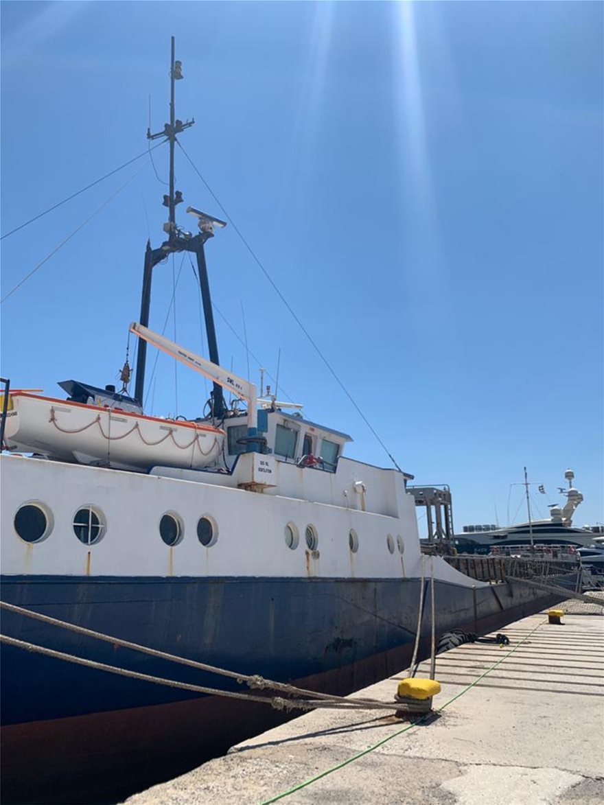 Μύκονος: Καράβι «μπλοκάρει» το παλιό λιμάνι - Έντονες αντιδράσεις - Φωτογραφία 3