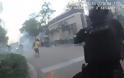 ΗΠΑ: Σάλος από βίντεο με αστυνομικούς να πανηγυρίζουν επειδή έριξαν πλαστικές σφαίρες σε διαδηλωτές - Φωτογραφία 1