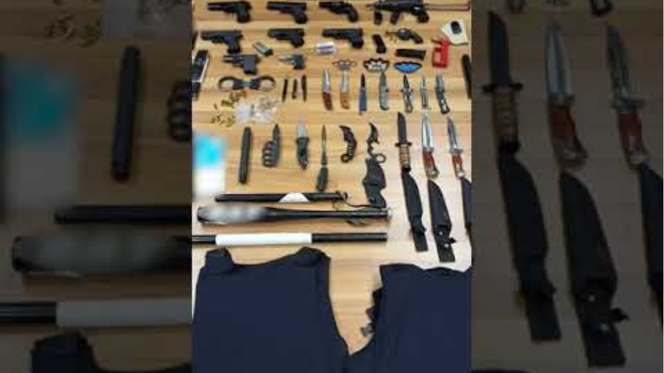 Kύκλωμα εκβιαστών: Τα όπλα, οι ξυλοδαρμοί, το «κουφέτο», το «γλυκάκι» και η «βρώμα» - Φωτογραφία 2