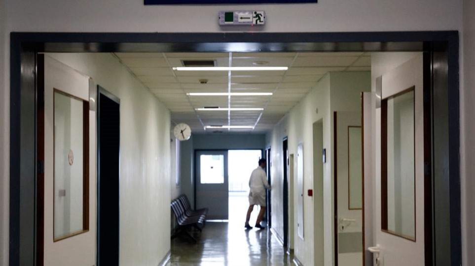 Κρήτη: Τουρίστρια με κορωνοϊό «έκοβε βόλτες» για 72 ώρες - Φωτογραφία 1