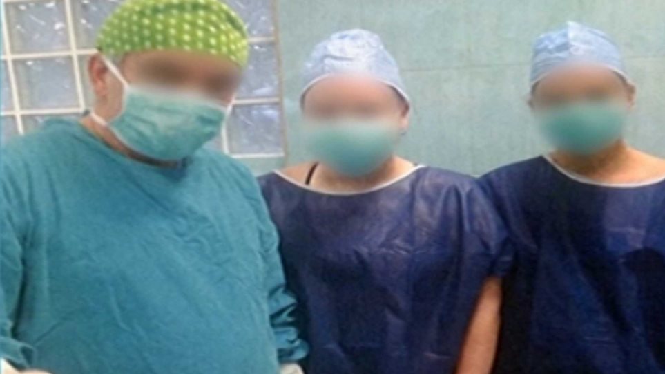 Σοκάρει νέο ντοκουμέντο για τον ψευτογιατρό: Πόζαρε «ντυμένος» χειρουργός με... νυστέρι - Φωτογραφία 1