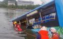 Λεωφορείο με μαθητές «βούτηξε» από γέφυρα - 21 οι νεκροί