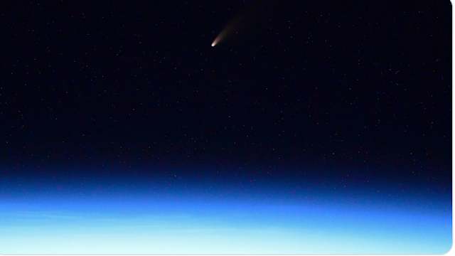 Ο φωτεινότερος κομήτης των τελευταίων επτά ετών περνά κοντά από τη Γη - Φωτογραφία 1