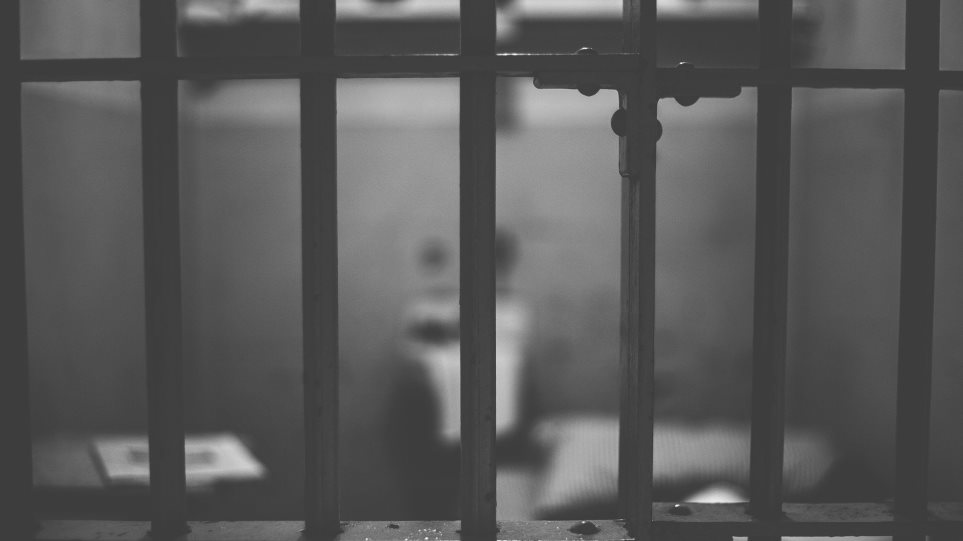 Με αυτοσχέδιο βρόχο από μανίκια πουκαμίσου κρεμάστηκε ο κρατούμενος στις φυλακές Αγιάς - Φωτογραφία 1