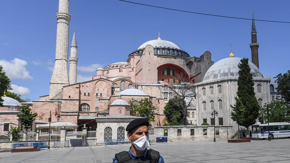 Αγιά Σοφιά: Η Τουρκία αποκλείει το κτήριο - Προετοιμασίες για μουσουλμανική προσευχή - Φωτογραφία 1
