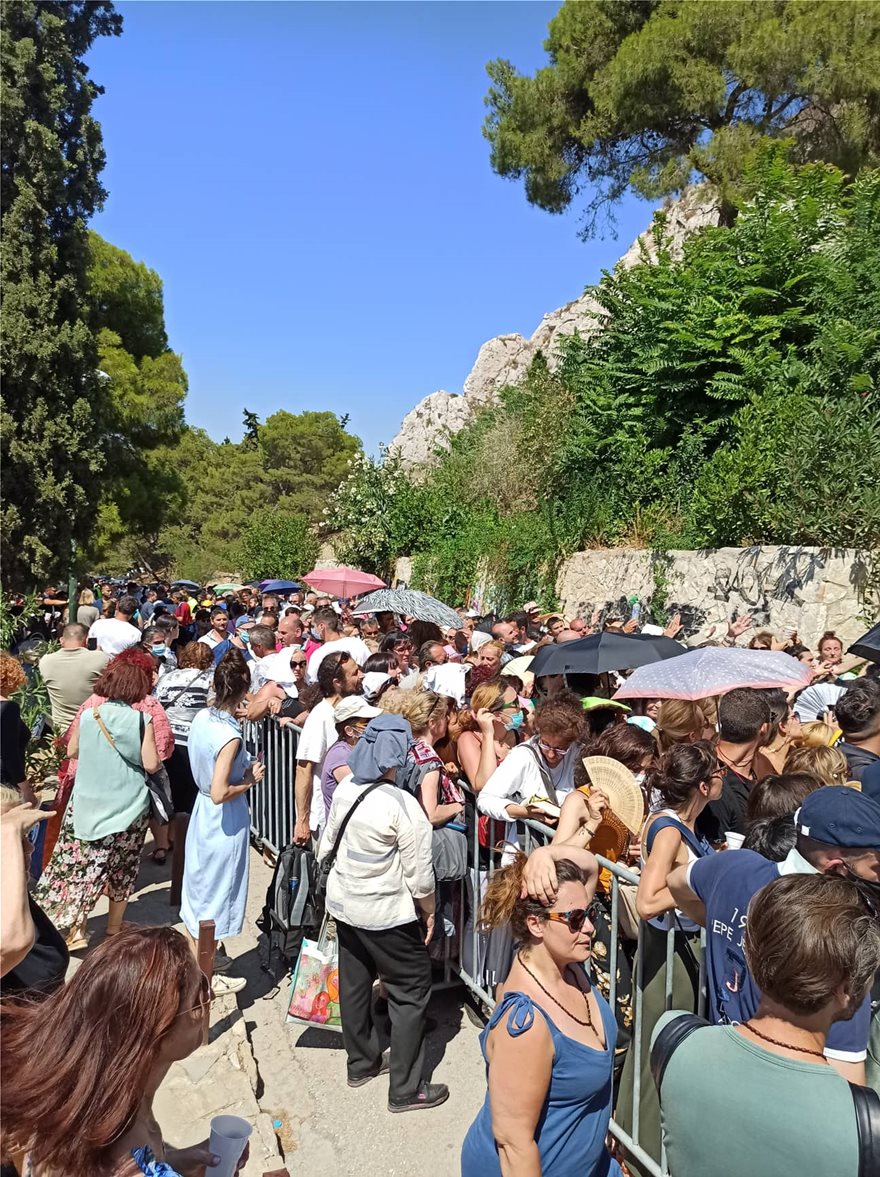 Άγιος Παΐσιος: Κοσμοσυρροή στον τάφο του στη Σουρωτή Θεσσαλονίκης - Φωτογραφία 10