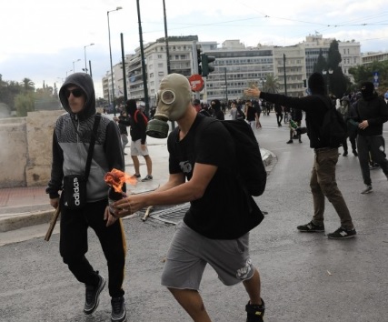 Ελεύθεροι μετά τις απολογίες τους οι κατηγορούμενοι για τα επεισόδια στην Αθήνα - Φωτογραφία 1