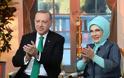 Αγιά Σοφιά: Η Εμινέ Ερντογάν πανηγυρίζει στο Twitter για τη μετατροπή σε τζαμί