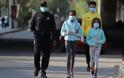 ΗΠΑ: Το CDC προτείνει μάσκες σε κλειστούς και ανοιχτούς χώρους