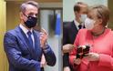 Σύνοδος Κορυφής του κορωνοϊού: Η μάσκα του Μητσοτάκη και το δώρο της Μέρκελ φωτος - Φωτογραφία 1