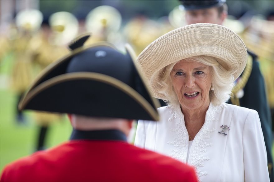 Καμίλα: Η δούκισσα της Κορνουάλης γιορτάζει τα 73 μαζί με τα σχεδόν... άγνωστα παιδιά της - Φωτογραφία 2