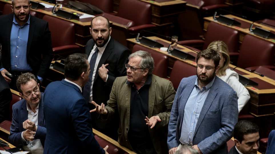 Ένταση με τον Μάρκου στη Βουλή: Το δις εξαμαρτείν του βουλευτή του ΣΥΡΙΖΑ - Φωτογραφία 1