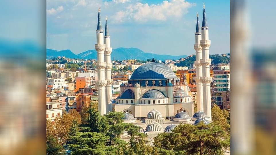 Πρίστινα: Το «Μεγάλο τζαμί» που χτίζει η Τουρκία διχάζει το Κόσοβο - Φωτογραφία 1