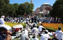 Αγιά Σοφία: Τζαμί μετά από 86 χρόνια - Συρρέουν οι Τούρκοι έξω από τη Μεγάλη Εκκλησιά -