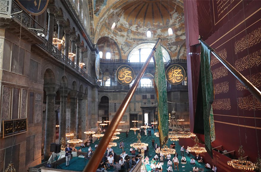 Ιστορική βεβήλωση: Στην Αγιά Σοφιά προσευχήθηκε ο Ερντογάν - «Έγινε και πάλι τζαμί», δήλωσε - Φωτογραφία 1
