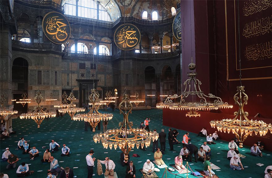 Ιστορική βεβήλωση: Στην Αγιά Σοφιά προσευχήθηκε ο Ερντογάν - «Έγινε και πάλι τζαμί», δήλωσε - Φωτογραφία 4