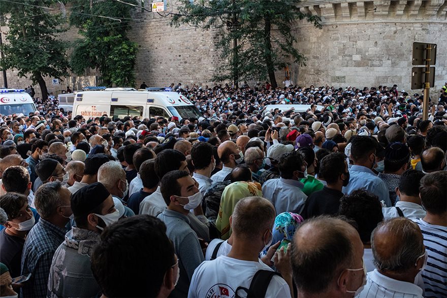 Ιστορική βεβήλωση: Στην Αγιά Σοφιά προσευχήθηκε ο Ερντογάν - «Έγινε και πάλι τζαμί», δήλωσε - Φωτογραφία 7