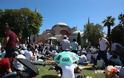 Ιστορική βεβήλωση: Στην Αγιά Σοφιά προσευχήθηκε ο Ερντογάν - «Έγινε και πάλι τζαμί», δήλωσε - Φωτογραφία 10