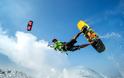 Τρομακτικό ατύχημα: Ο αέρας πέταξε kite surfer σε αυτοκίνητο και σε περίφραξη