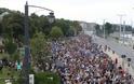 Ουγγαρία: Ογκώδεις διαδηλώσεις υπέρ της ελευθερίας των μέσων ενημέρωσης