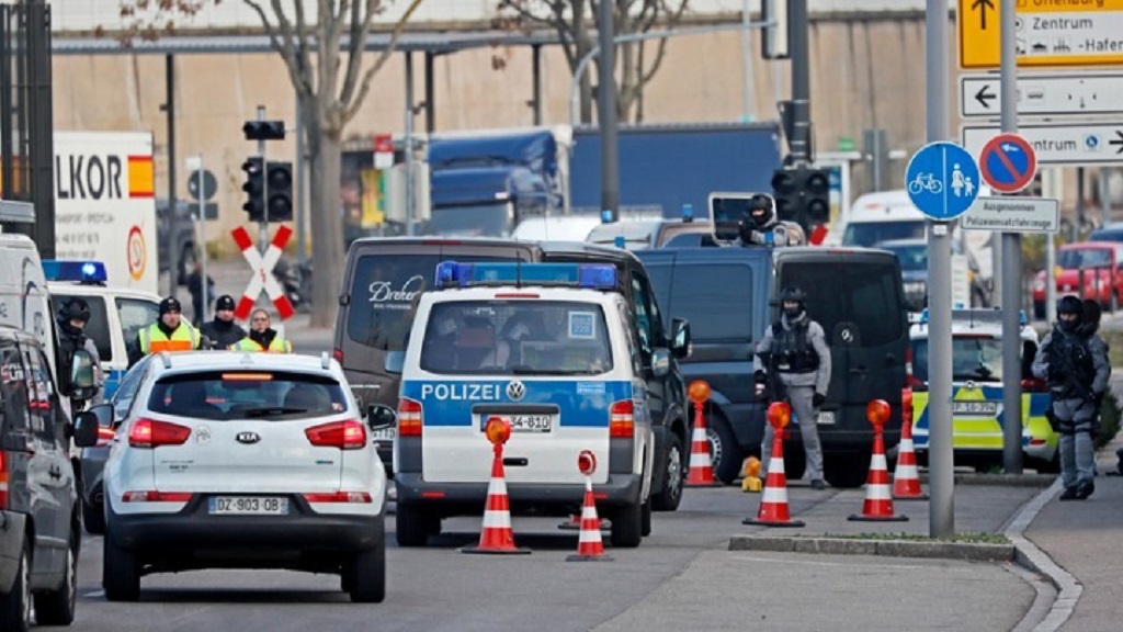 Βερολίνο: Αυτοκίνητο έπεσε πάνω σε πεζούς - Επτά τραυματίες - Φωτογραφία 1