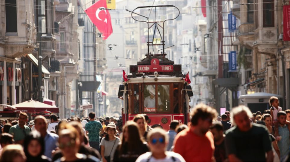 Χιλιάδες Έλληνες τουρίστες στην Τουρκία παρά τις προκλήσεις Ερντογάν - Φωτογραφία 1