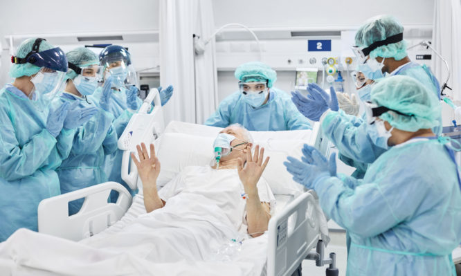 Θριάσιο: Αναστάτωση στο νοσοκομείο με την αύξηση κρουσμάτων και νοσηλειών του κορωνοϊού - Φωτογραφία 1