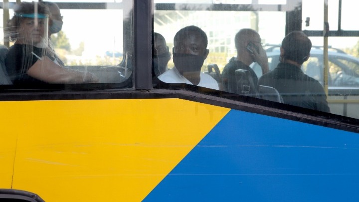 Πάνω από 1.000 ελέγχους σε λεωφορεία έκανε το Σάββατο η Τροχαία για μάσκες και υπεράριθμους επιβάτες - Φωτογραφία 1