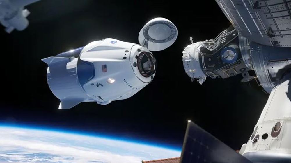 Η διαστημική κάψουλα της SpaceX επιστρέφει στη Γη - Φωτογραφία 1