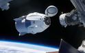 Η διαστημική κάψουλα της SpaceX επιστρέφει στη Γη