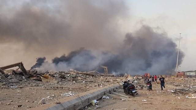 Έκρηξη στη Βηρυτό: Ξεπερνούν τους 70 οι νεκροί, χιλιάδες οι τραυματίες - Νύχτα αγωνίας στα συντρίμμια - Φωτογραφία 1