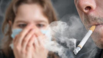 Γίνεται να κολλήσεις κοροναϊό από παθητικό κάπνισμα; Γίνεται - Φωτογραφία 1