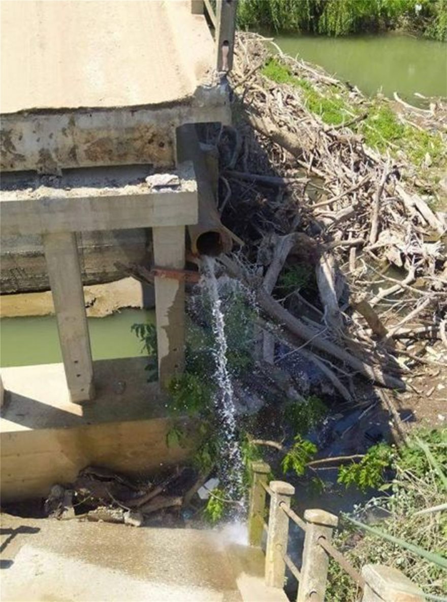 Σέρρες: Κατέρρευσε τμήμα γέφυρας στον Αγγίτη - Φωτογραφία 2