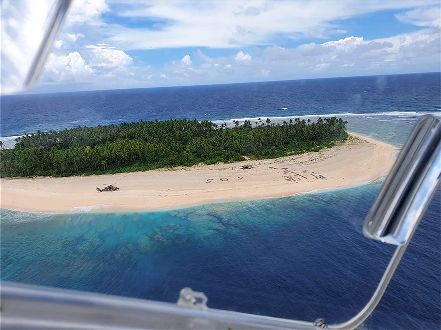 3 ναυαγοί σε νησί του Ειρηνικού σώθηκαν από το... SOS στην άμμο! - Φωτογραφία 3