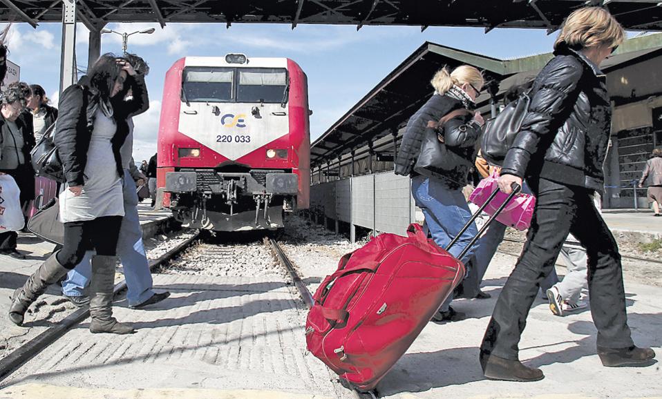 Θεσσαλονίκη: Διακοπή ρεύματος στην Πιερία - Ακινητοποιήθηκαν τρένα στο Αιγίνιο - Φωτογραφία 1