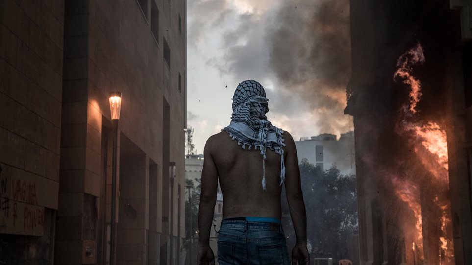 Έκρηξη στη Βηρυτό: Διαδηλωτές πολιορκούν κυβερνητικά κτήρια - Φωτογραφία 1