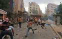 Έκρηξη στη Βηρυτό: Διαδηλωτές πολιορκούν κυβερνητικά κτήρια - Φωτογραφία 4