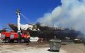 Σύρος: Φωτιά στο ναυπηγείο του Ταρσανά - Φωτογραφία 4