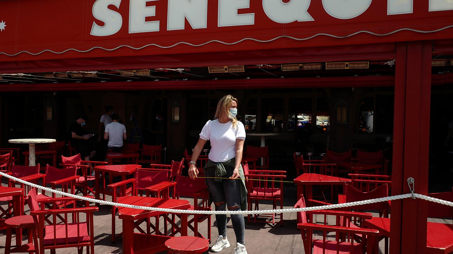 Γαλλία: Έκλεισε το εμβληματικό καφέ «Sénéquier» του Σεν-Τροπέ λόγω κορωνοϊού - Φωτογραφία 1